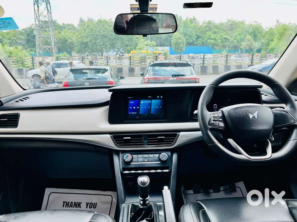 Mahindra Xuv700 2.0 Mx Petrol Mt 5 Str, 2022, Petrol