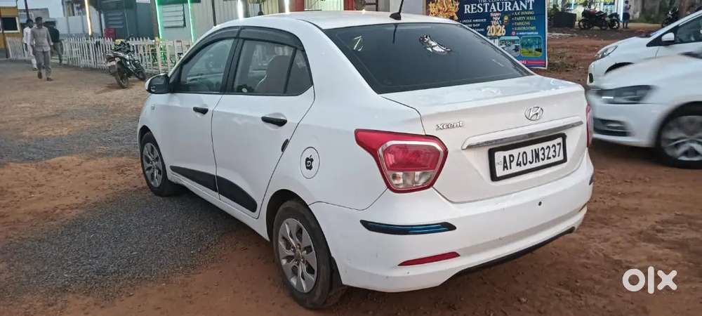 Hyundai Xcent 2016