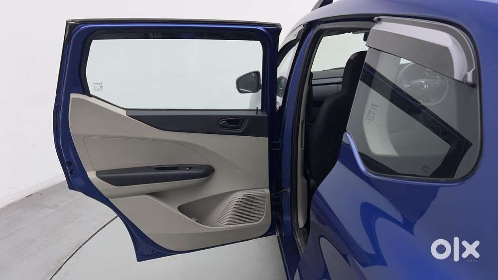 Renault Triber Rxt, 2023, Petrol