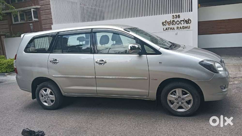 Toyota Innova 2.5 V Diesel 8-seater, 2006, Diesel