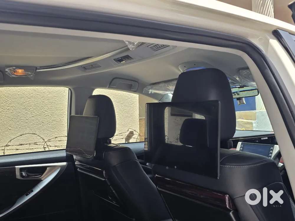 Toyota Innova Crysta 2025