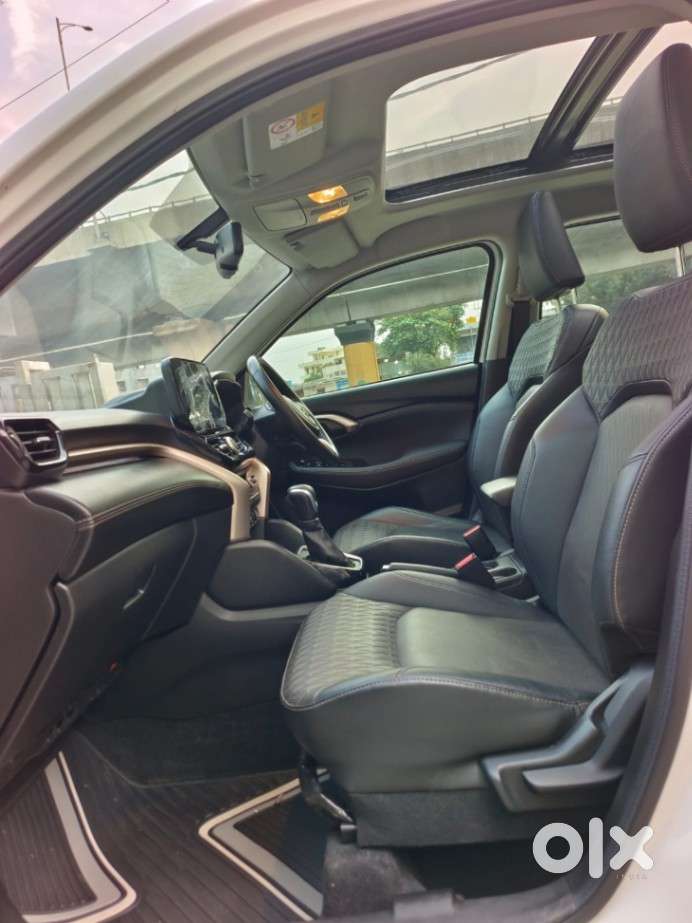 Maruti Suzuki Grand Vitara 1.5 Alpha Plus Intelligent Hybrid Ecvt, 2..