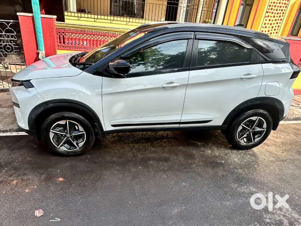 Tata Nexon 2024 Petrol 25600 Km Driven