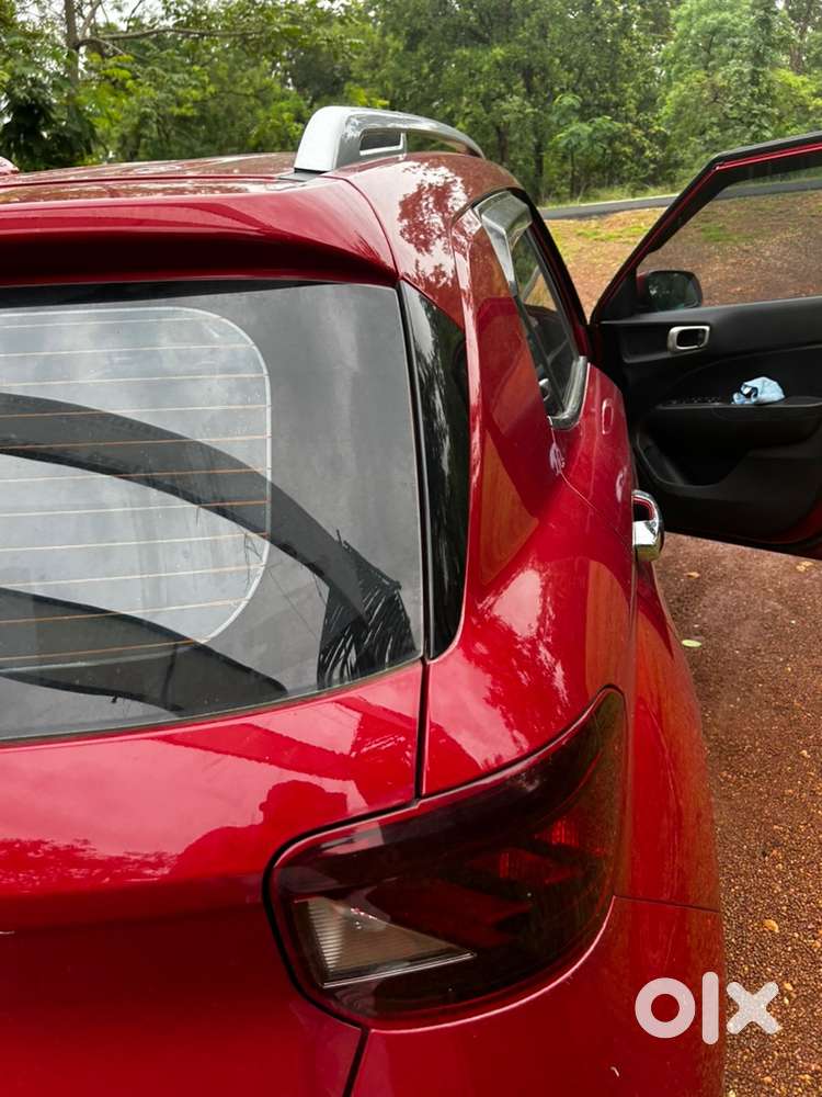 Hyundai Venue 2021 Petrol 35000 Km Driven