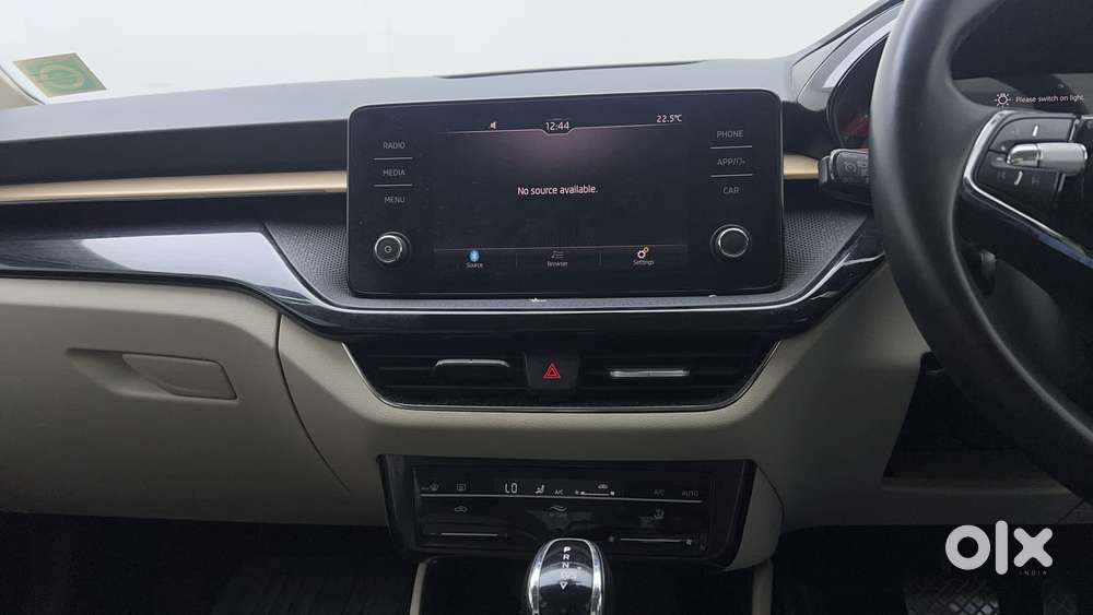 Skoda Slavia Style 1.0l Tsi At, 2023, Petrol