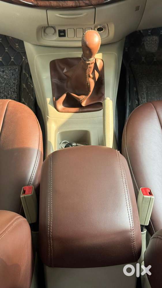 Toyota Innova 2.5 G (diesel) 8 Seater Bs Iv, 2015, Diesel