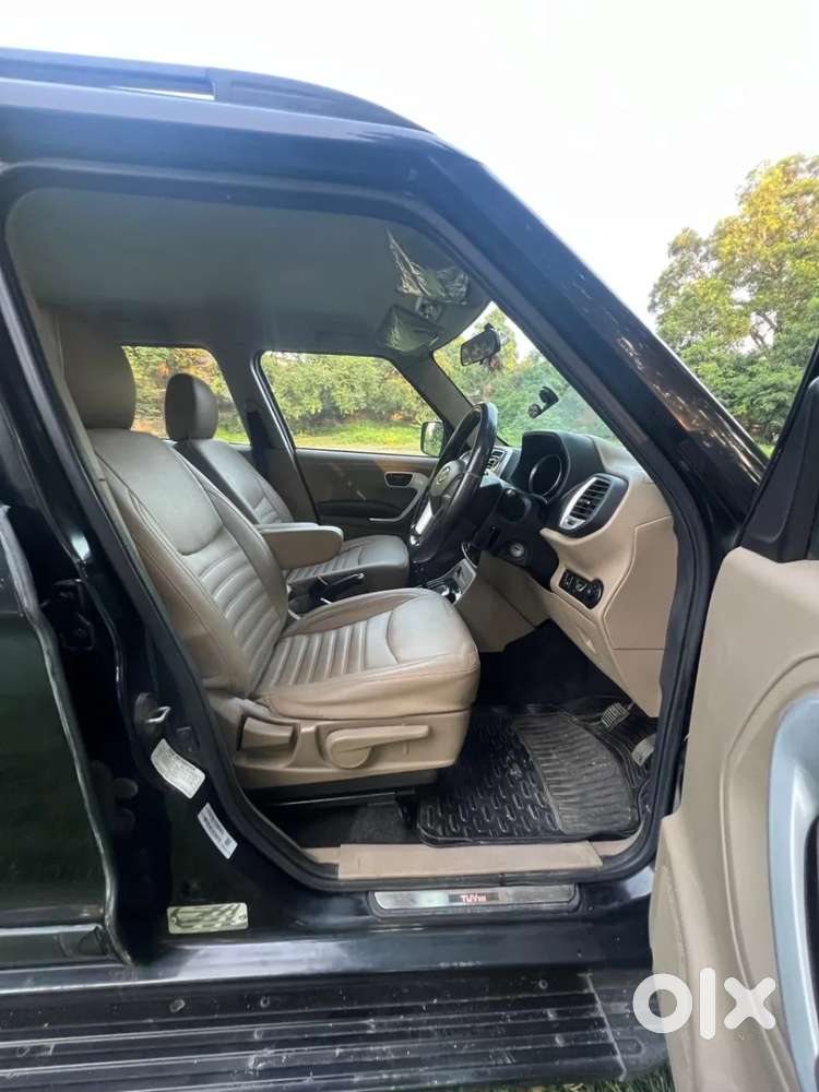 Mahindra Tuv 300 T8 Amt, 2017, Diesel