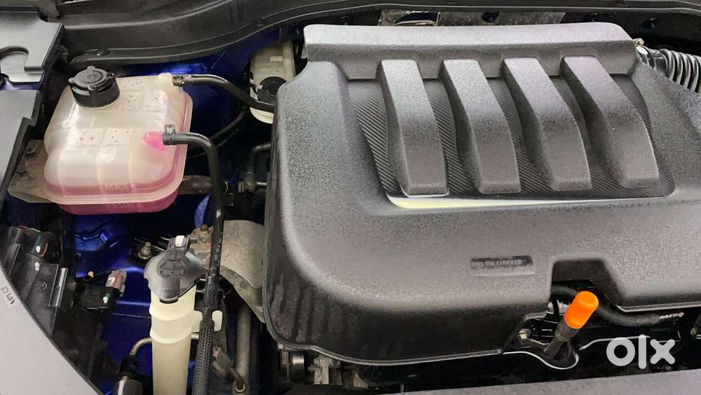 Mahindra Xuv700 2.0 Ax 5 Petrol Mt Str, 2022, Petrol