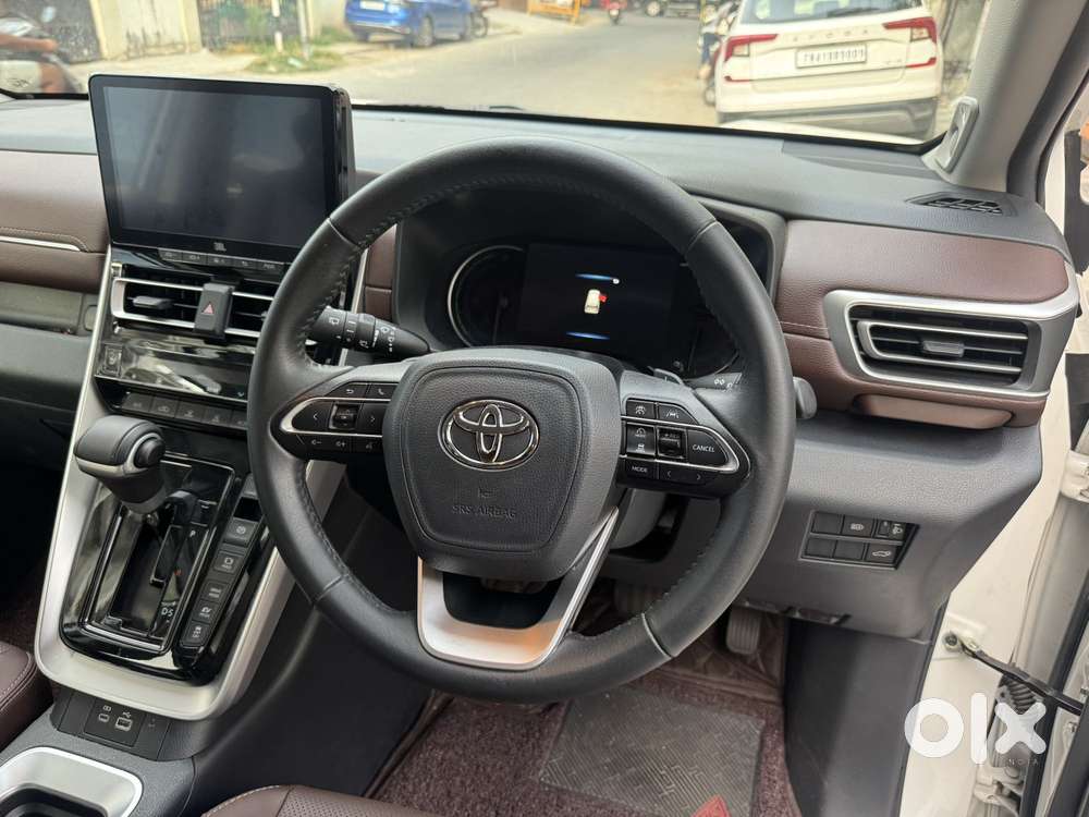 Toyota Innova Hycross 2.0 Zx (o) Hybrid 7 Str, 2025, Petrol