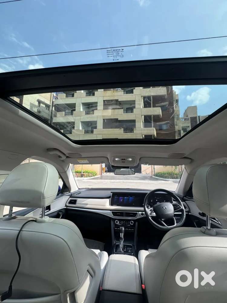 Mahindra Xuv700 2.2 Ax 7 Diesel At Luxury Pack Str, 2022, Diesel