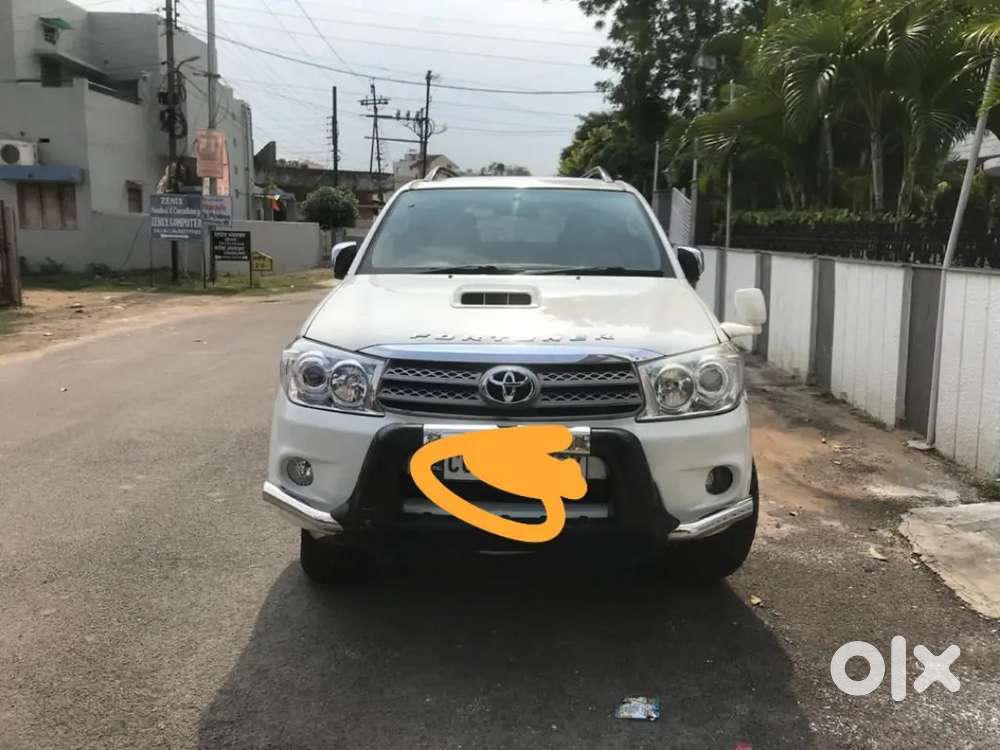 Toyota Fortuner Legender 2011 Diesel 100000 Km Driven