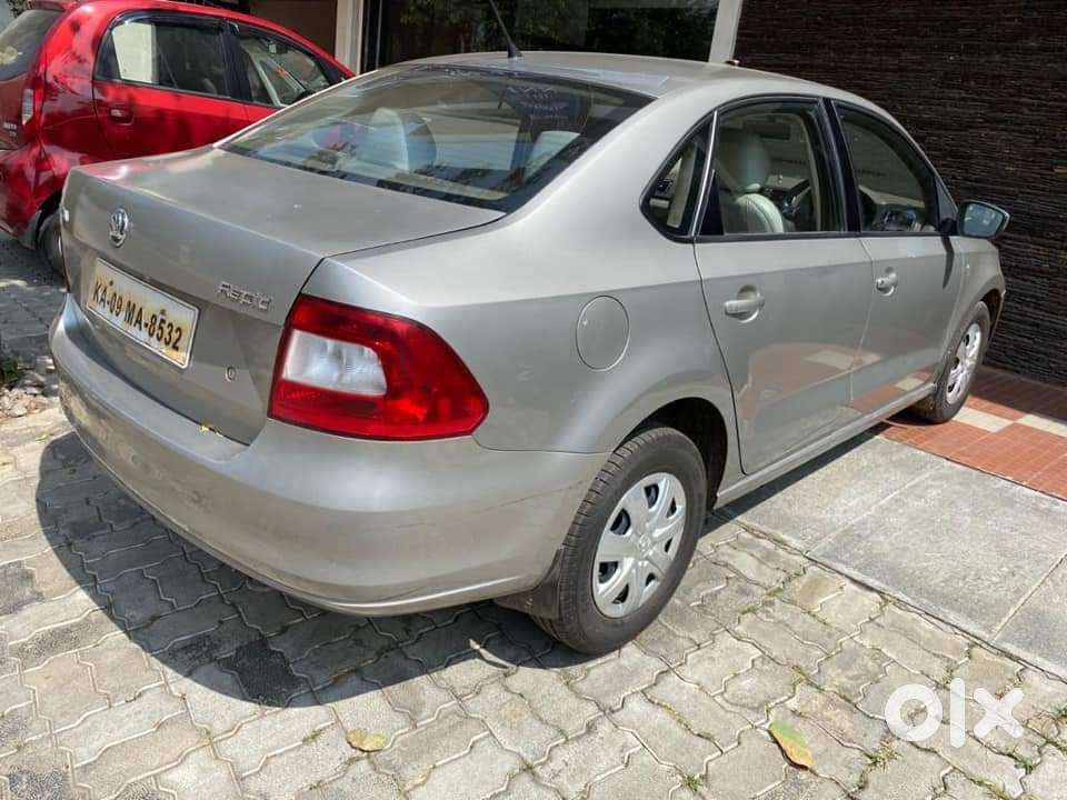 Skoda Rapid Petrol 2013 Year