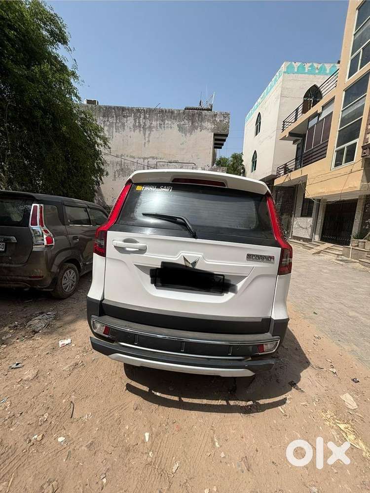 Mahindra Petrol Car 2025