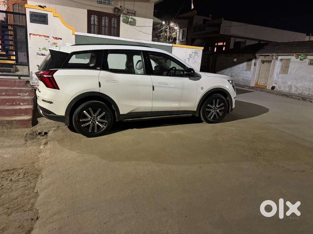 Mahindra Xuv700 Like Showroom