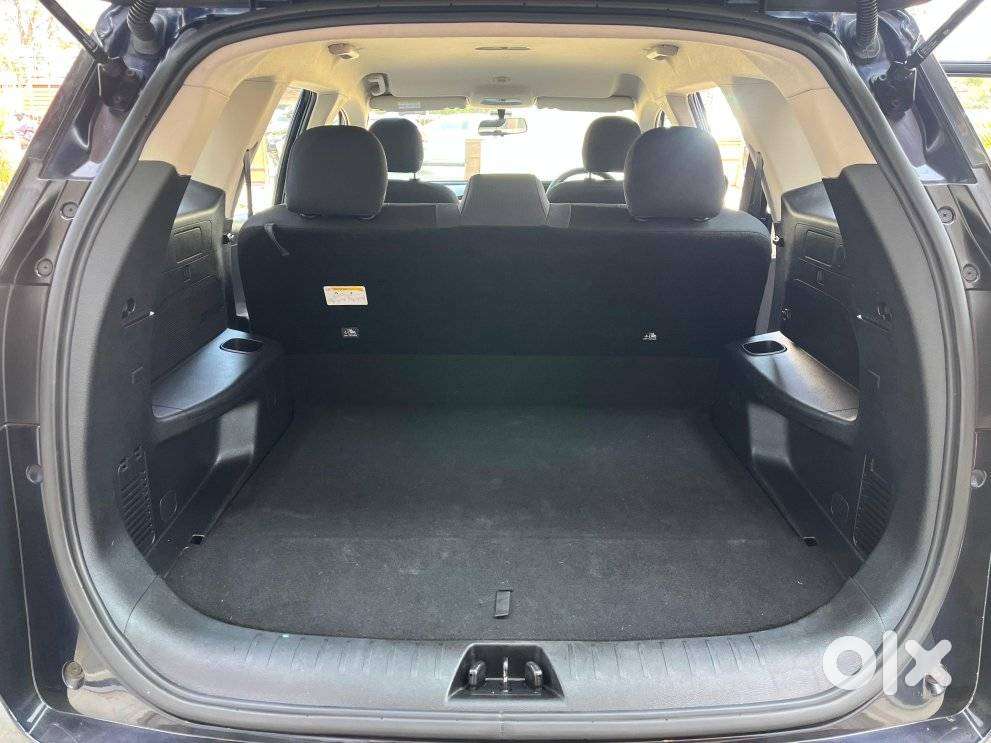 Mahindra Xuv700 2.0 Ax 3 Petrol Mt 5 Str, 2022, Petrol