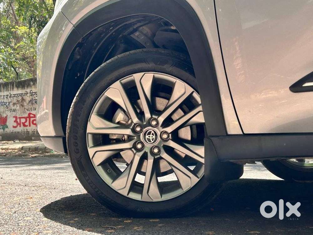 Toyota Innova Hycross 2.0 Zx (o) Hybrid 7 Str, 2024, Petrol