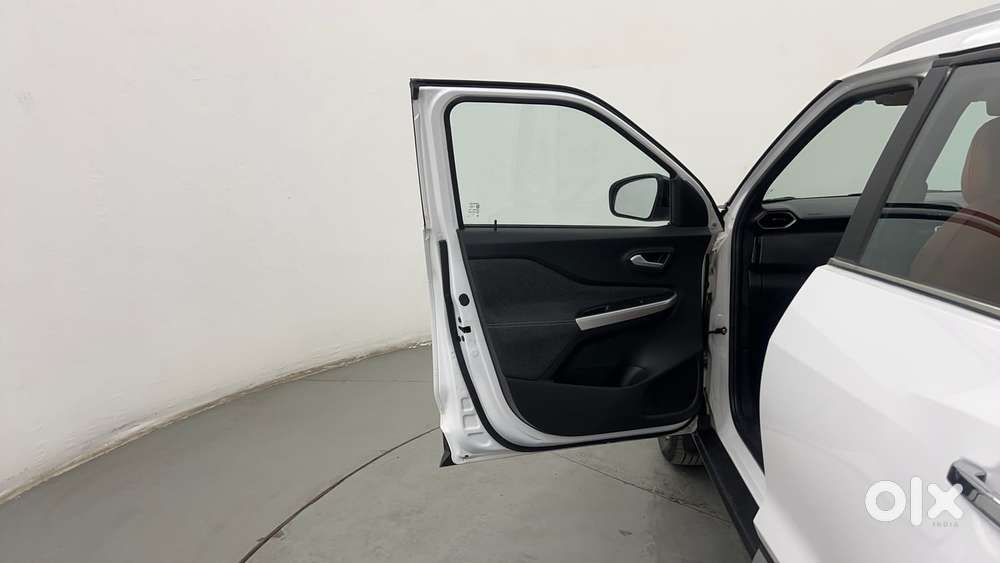Nissan Magnite 1.0 Xv Premium Turbo Cvt, 2022, Petrol