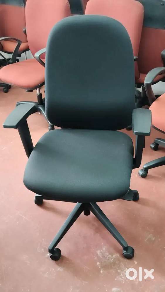USED OFFICE CHAIRS AND TABLES Sofa Dining 1820081026