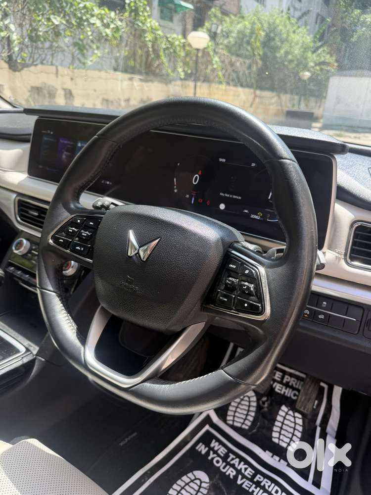 Mahindra Xuv700 2.0 Ax 7 Petrol At Luxury Pack Str, 2024, Petrol