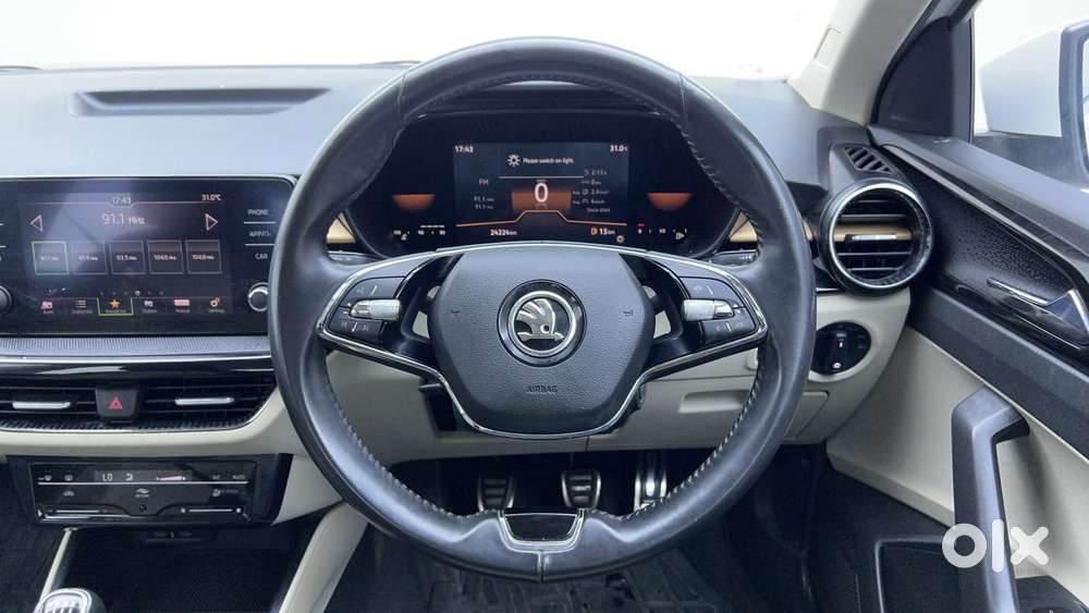 Skoda Slavia Style 1.0l Tsi Mt, 2022, Petrol