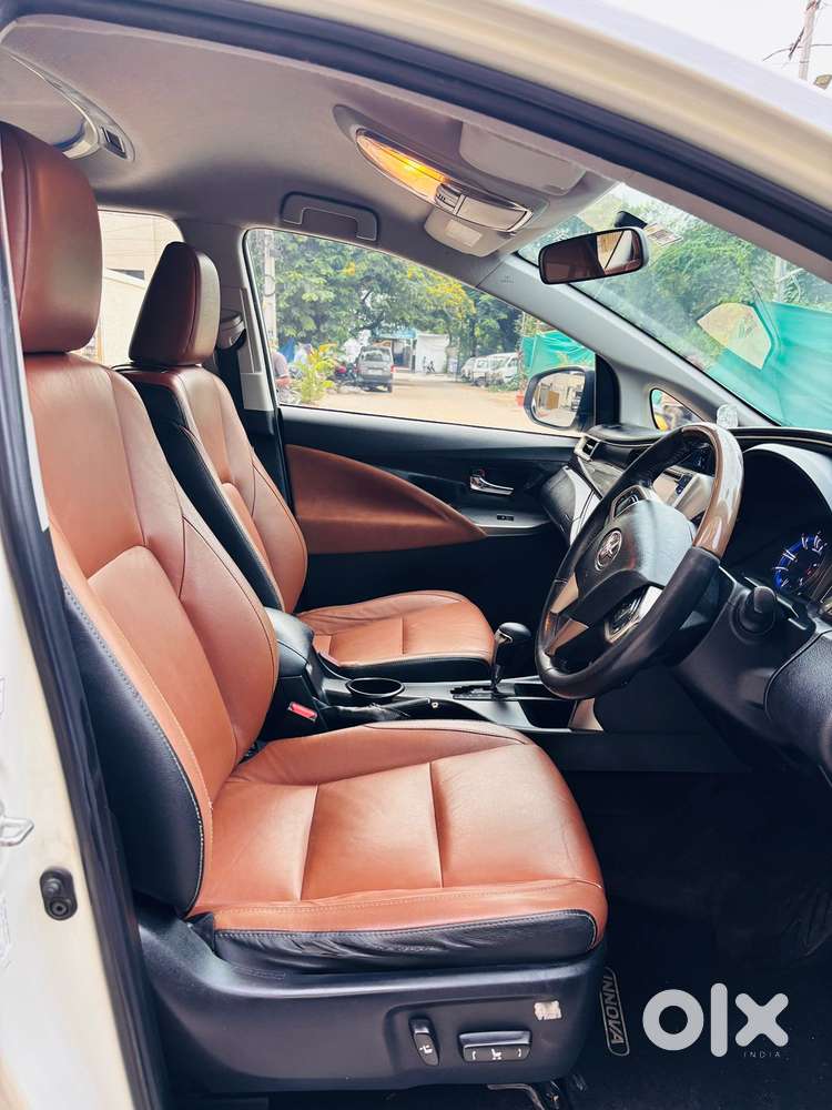 Toyota Innova Crysta 2.8z Automatic, 2016, Diesel