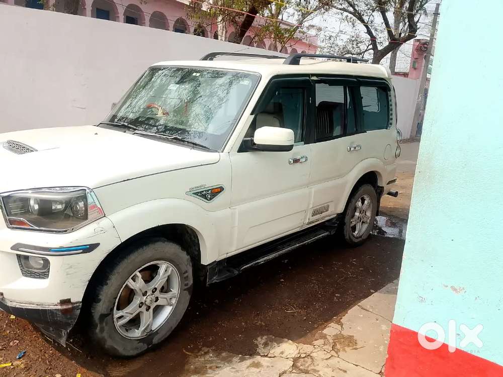 Mahindra Scorpio S10