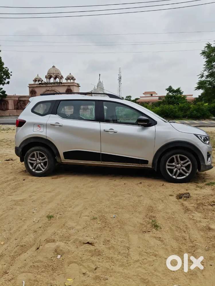 2022 Renault Triber 2nd Owner At 4,00,000/-