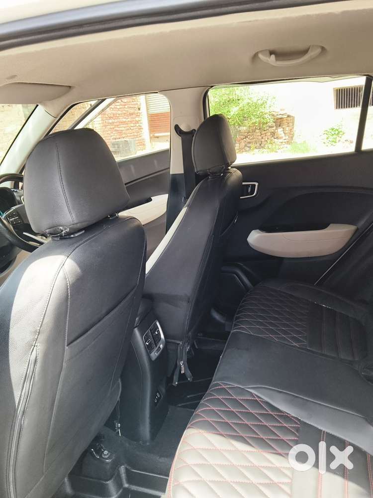 Hyundai Venue Petrol 23500 Km Driven
