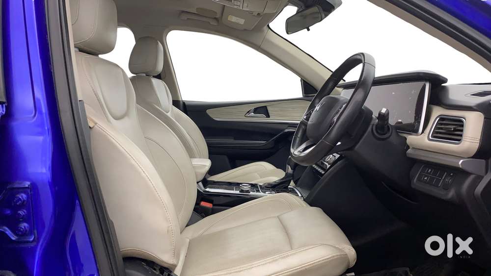 Mahindra Xuv700 2.0 Ax 7 Petrol Mt Str, 2021, Petrol