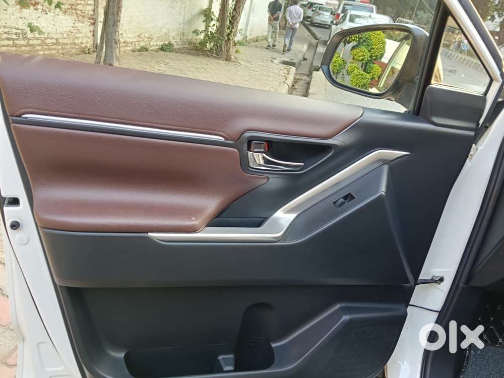 Toyota Innova Hycross 2.0 Zx Hybrid 7 Str, 2023, Cng & Hybrids