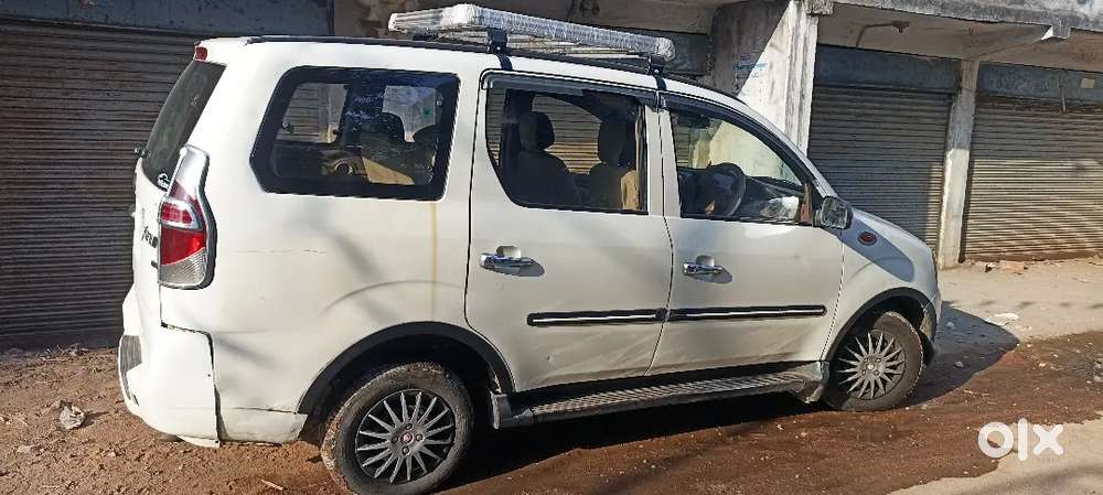 गाड़ी चालू कंडीशन में हैऔर रनिंग है  टायर नये है बैटरी नयी है