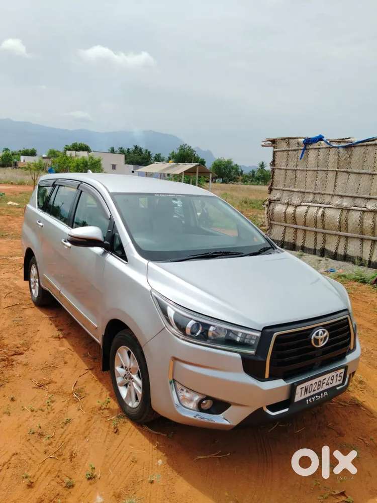 Toyota Innova Crysta 2.4 V 2016