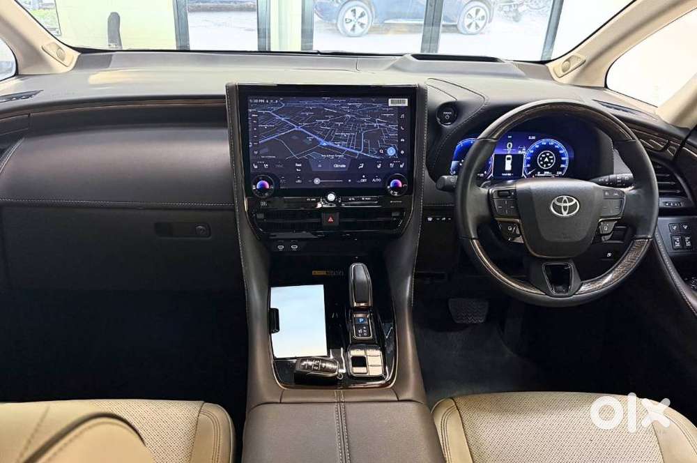 Toyota Vellfire 2.5 Executive Lounge, 2025, Petrol