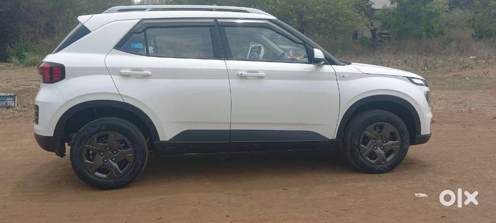 Hyundai Venue S Diesel, 2023, Petrol