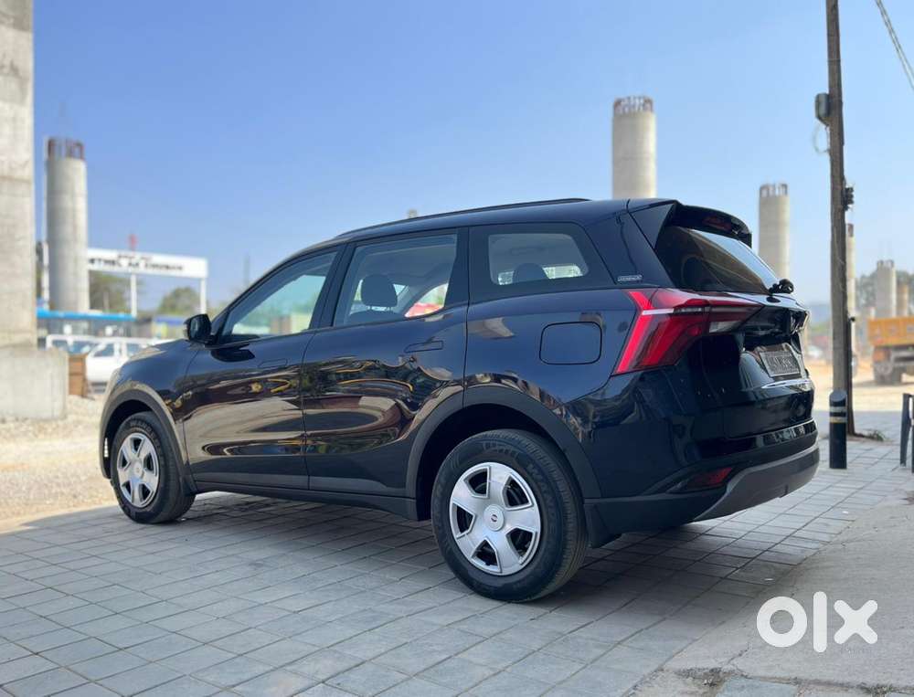 Mahindra Xuv700 2.0 Ax 3 Petrol Mt 5 Str, 2022, Petrol