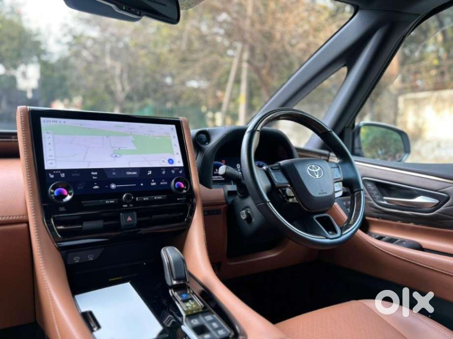 Toyota Vellfire Vip – Executive Lounge, 2024, Petrol