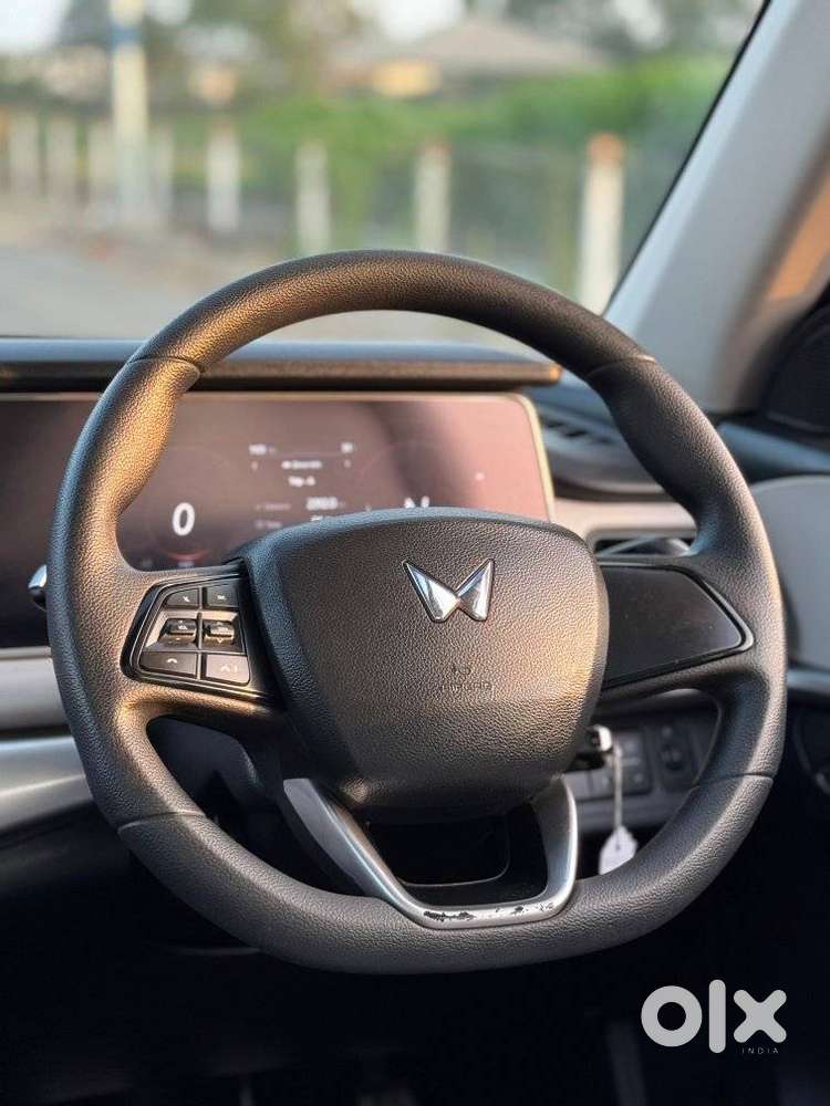 Mahindra Xuv700 2.0 Ax 5 Petrol Mt Str, 2022, Petrol