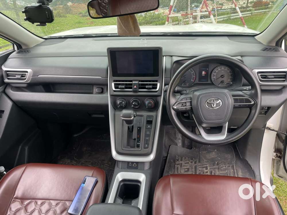 Toyota Innova Hycross 2023 140000 Km Driven