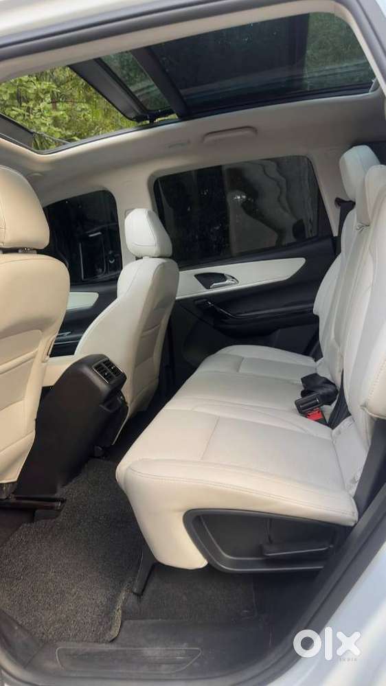 Mahindra Xuv700 2.2 Ax 7 Diesel At Luxury Pack Str, 2025, Diesel