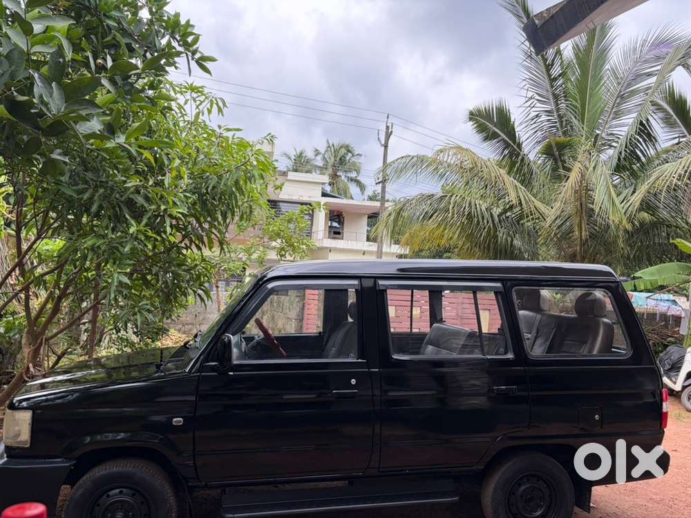 2002 Toyota Qualis Diesel 10 Seater