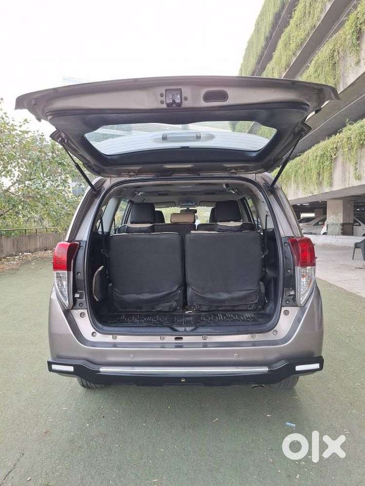 Toyota Innova Crysta 2.4 V 8 Str, 2016, Diesel