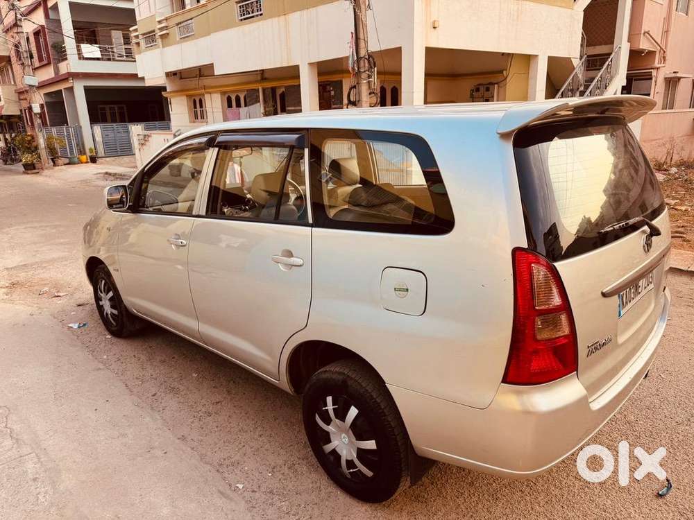Toyota Innova 2005 Petrol Well Maintained