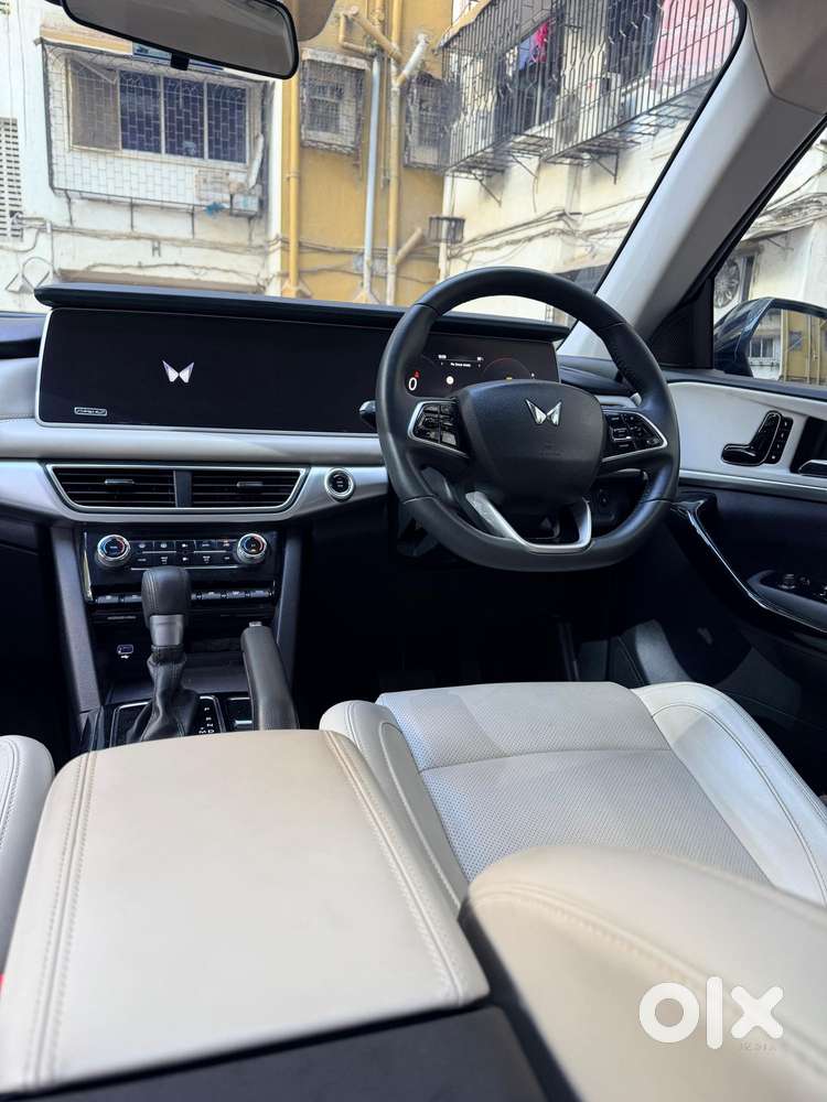 Mahindra Xuv700 2.2 Ax 7 Diesel At Str, 2023, Diesel