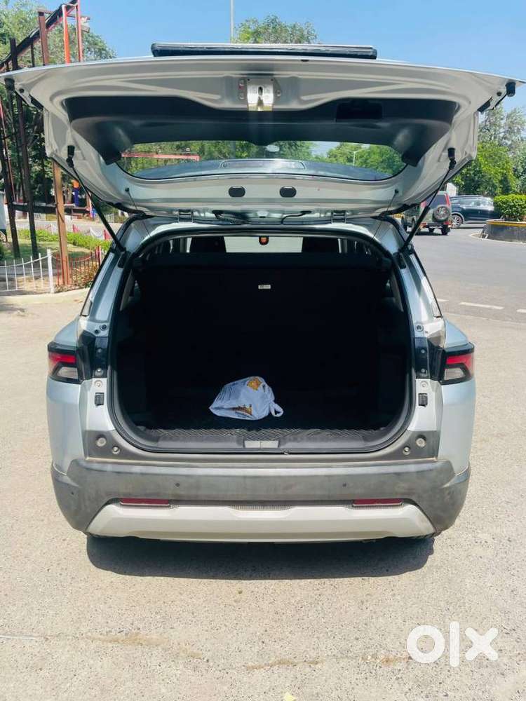 Maruti Suzuki Brezza 1.5 Zxi At Smart Hybrid, 2023, Petrol