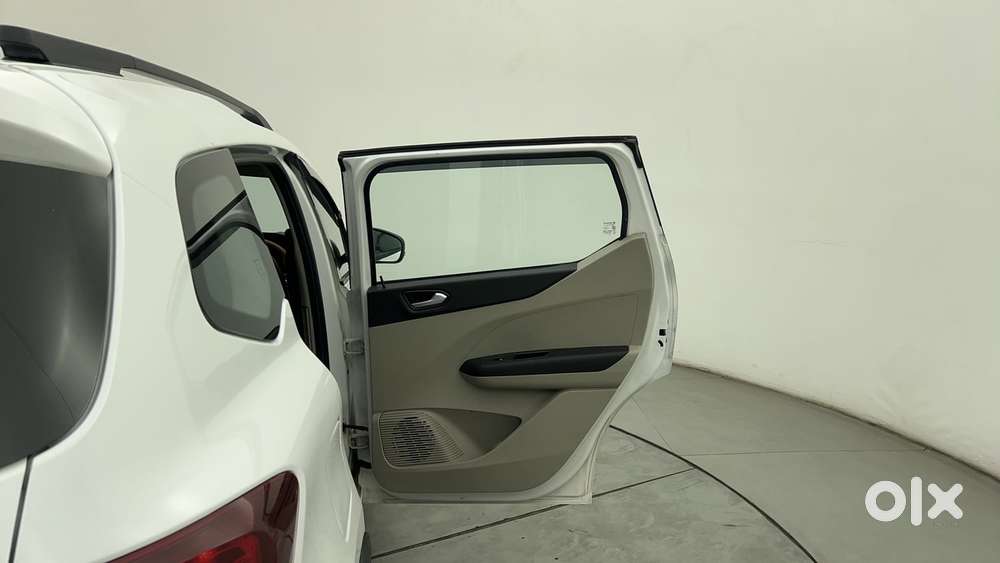 Renault Triber Rxz, 2022, Petrol