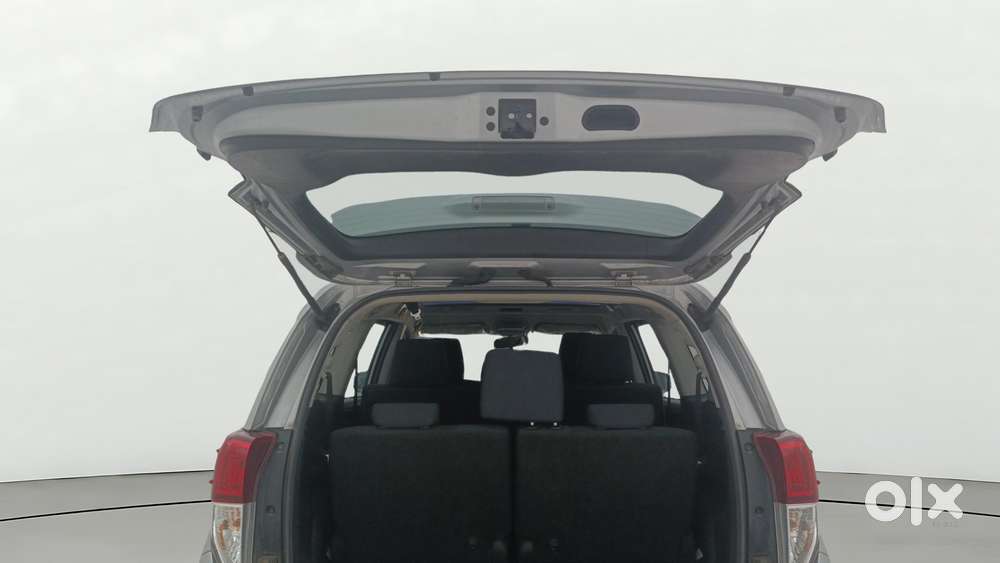 Toyota Innova Crysta [2020-ongoing] 2.4 Vx 8 Str, 2022, Diesel