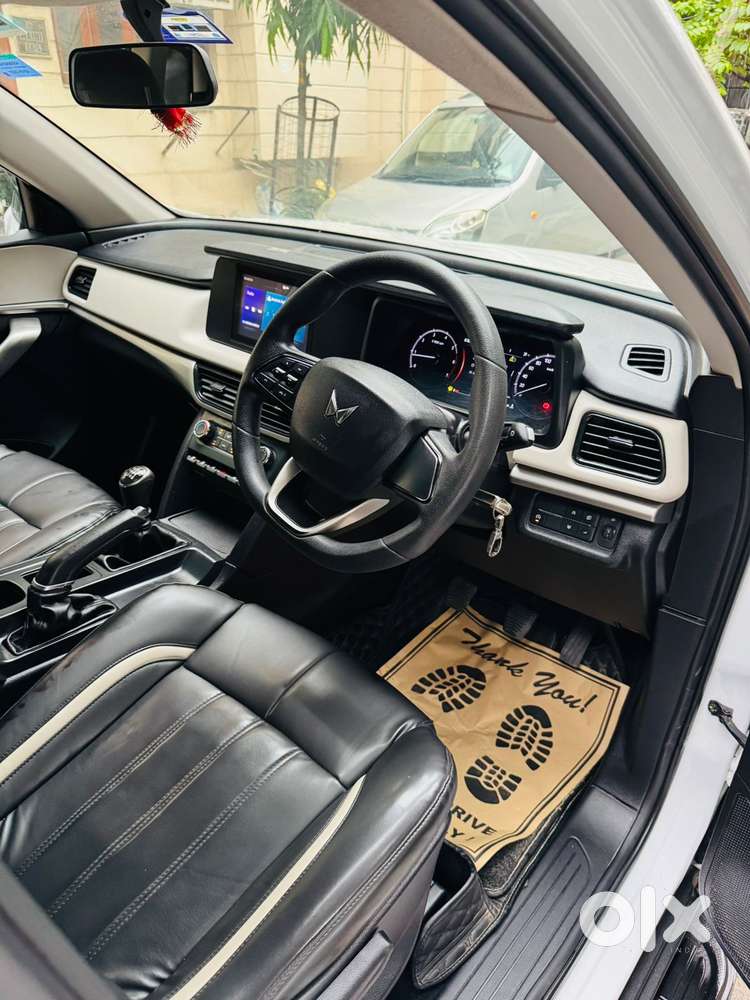 Mahindra Xuv700 2.0 Mx Petrol Mt 5 Str, 2023, Petrol