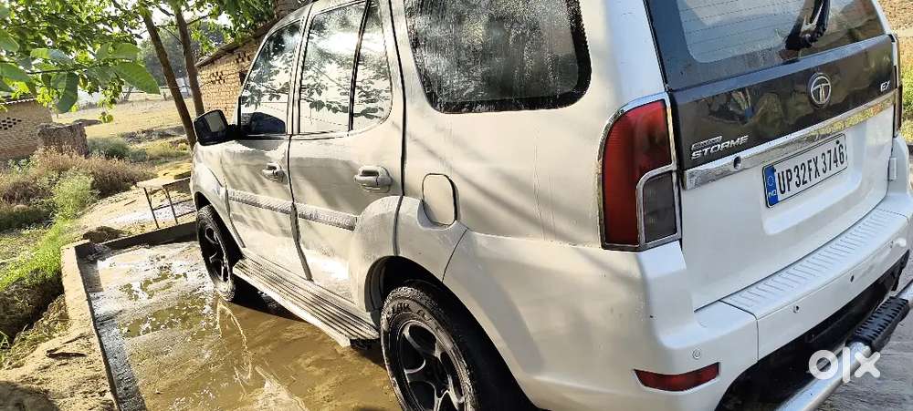 Tata Safari Storme 2014