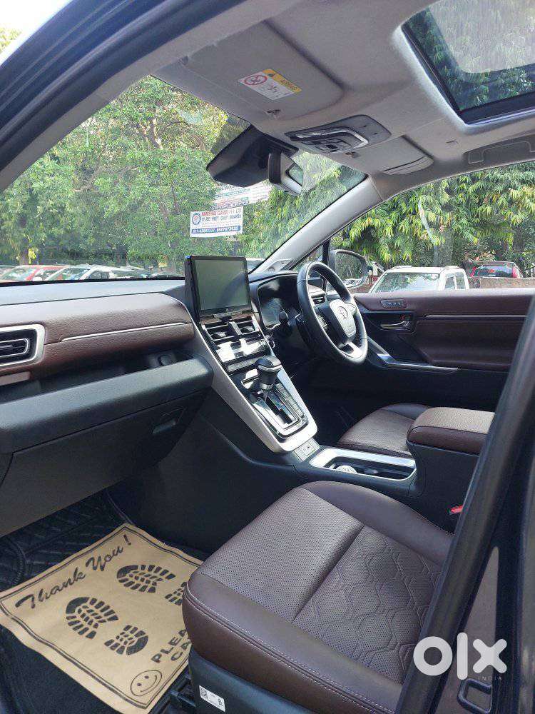 Toyota Innova Hycross 2.0 Zx Hybrid 7 Str, 2024, Cng & Hybrids