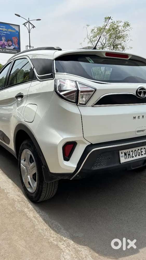 Tata Nexon Xms With Sunroof